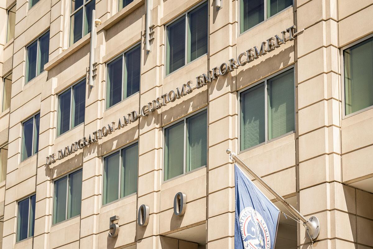 U.S. immigration government building representing Enlaze Communications’ support services for immigration law firms handling client communication, case preparation, and documentation.
