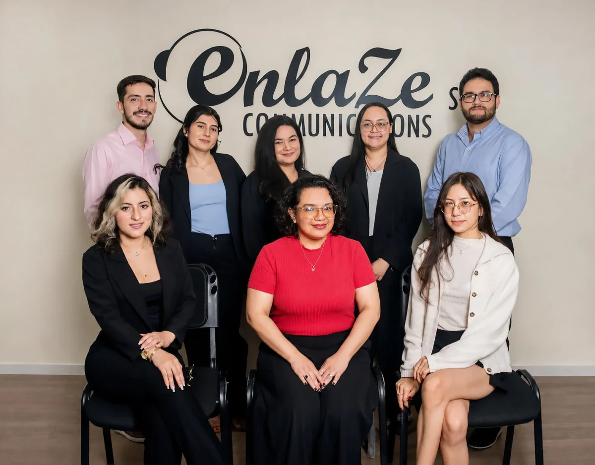 Enlaze bilingual support team providing immigration case preparation services for U.S. law firms